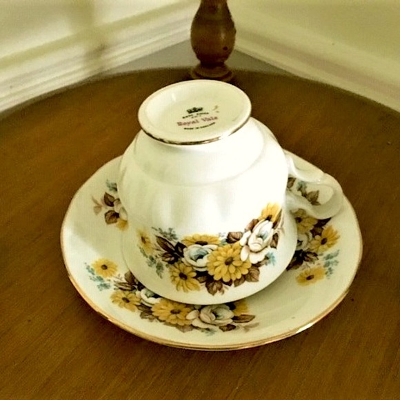 Royal Vale Fine China Tea Cup/Saucer - Picture 2 of 3